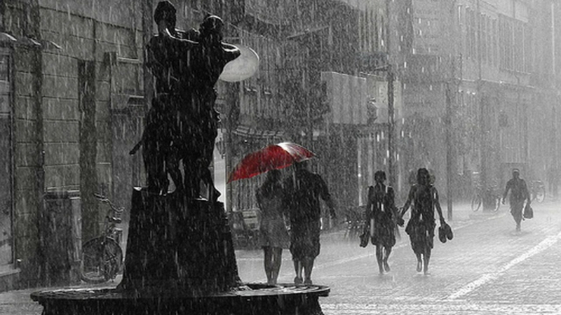rain selective coloring umbrellas fountain 1920x1080 wallpaper_www.wallpaperhi.com_39